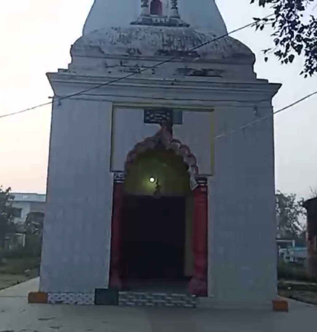 शिव मंदिर से लाखों रुपए मूल्य की अष्टधातु की मूर्ति ले भागे चोर, जांच में जुटी थाना पुलिस