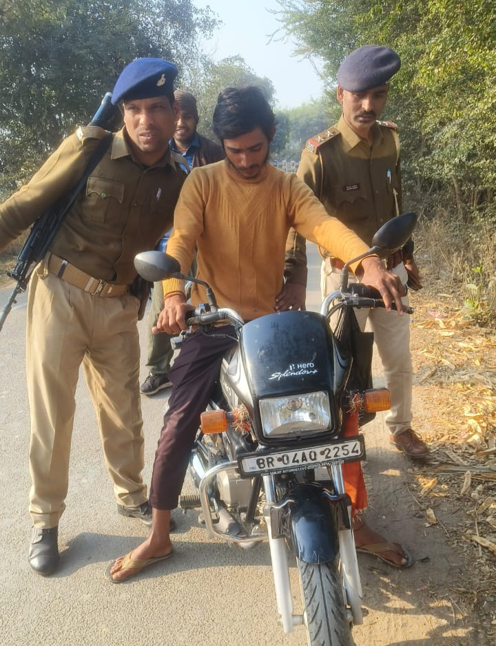 पुलिस नें चलाया वाहन चेकिंग अभियान, कई वाहन के काटे चलान