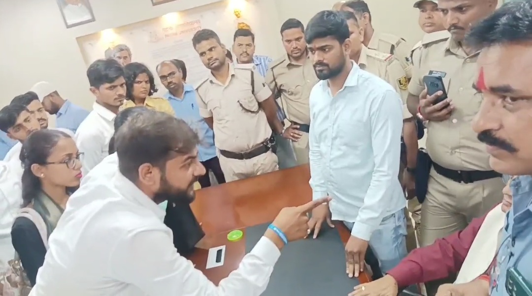 विश्वविद्यालय गेट पर NSUI नें किया जोरदार प्रदर्शन, शशवत शेखर के नेतृत्व में उठी बुलंद आवाज…